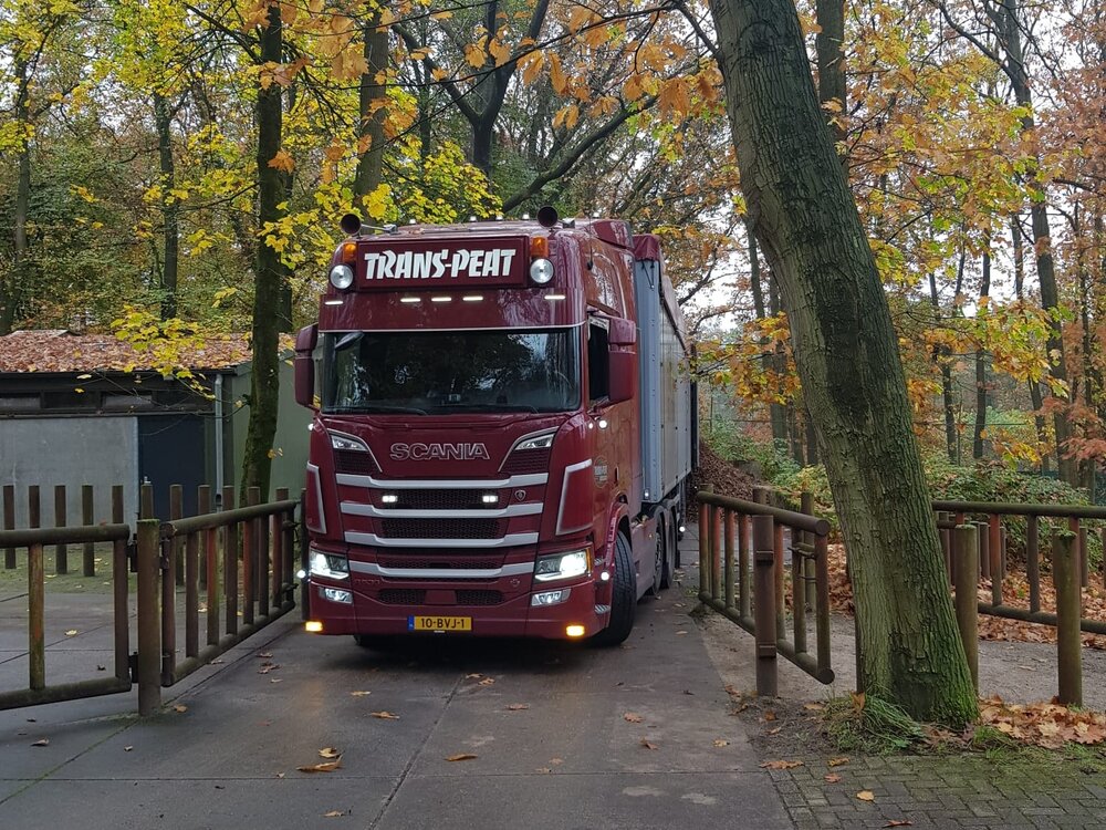 Tekno Tekno Scania NGR 6x2 with 3-axle Walking Floor oplegger TRANS-PEAT LOGISTICS