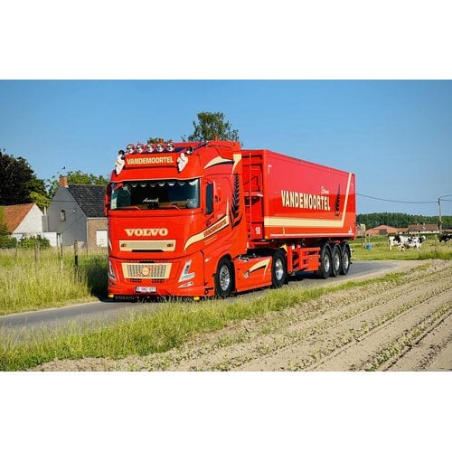 Tekno Tekno Volvo FH Aero Globetrotter 4x2 met 3-assige Stas kipper VANDEMOORTEL