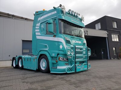 Tekno Tekno Scania Next Gen R650 6x2 met schuifzeilenoplegger VERBIST