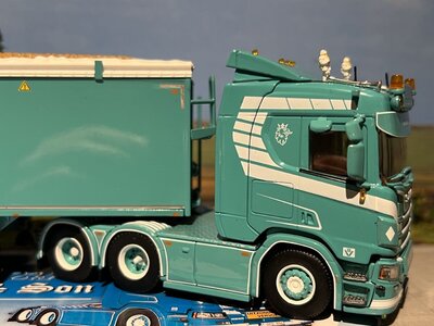 Tekno Tekno Scania Next Gen R650 Highline with potato-semitrailer + load VERBIST