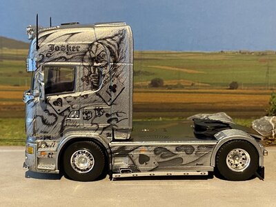Tekno Tekno Scania R Topline 4x2 PERROTTI "The Joker"