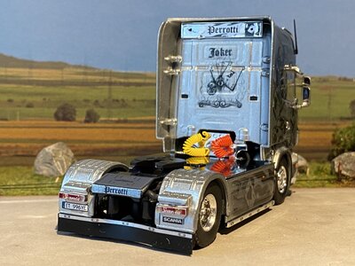Tekno Tekno Scania R Topline 4x2 PERROTTI "The Joker"