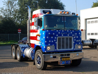 Tekno Tekno Mack F700 6x4 BULLDOG TRUCKING