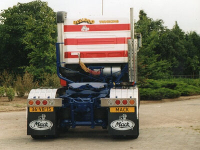 Tekno Tekno Mack F700 6x4 BULLDOG TRUCKING