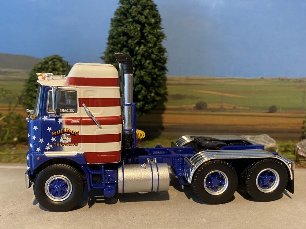 Tekno Tekno Mack F700 6x4 BULLDOG TRUCKING