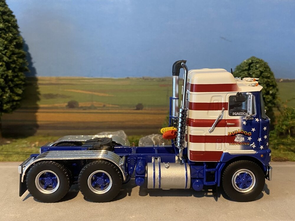 Tekno Tekno Mack F700 6x4 BULLDOG TRUCKING