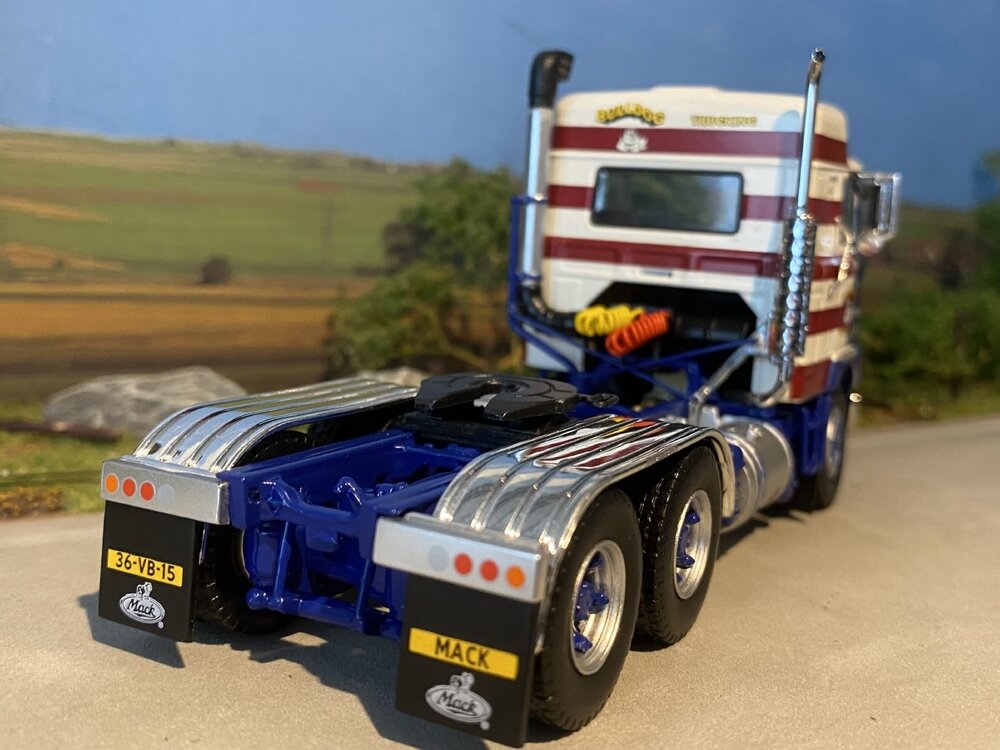 Tekno Tekno Mack F700 6x4 BULLDOG TRUCKING