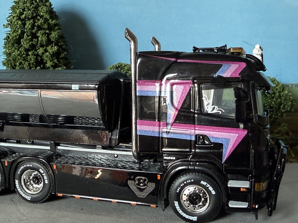 WSI WSI Scania R6 Highline 8x4 hooklift system + container HAUGEN