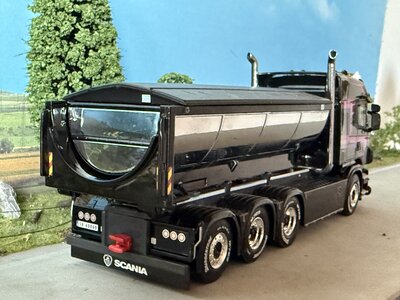 WSI WSI Scania R6 Highline 8x4 hooklift system + container HAUGEN