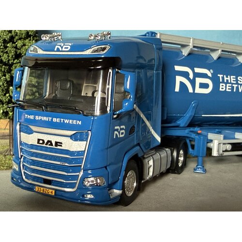 WSI WSI DAF XG 4x2 with 3-axle 40ft tipping bulk container trailer RB LOGISTICS