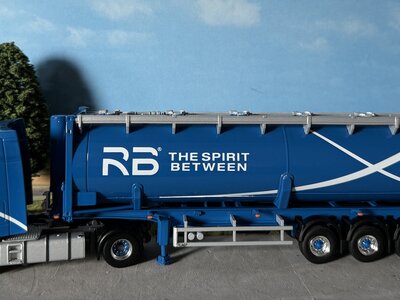 WSI WSI DAF XG 4x2 with 3-axle 40ft tipping bulk container trailer RB LOGISTICS