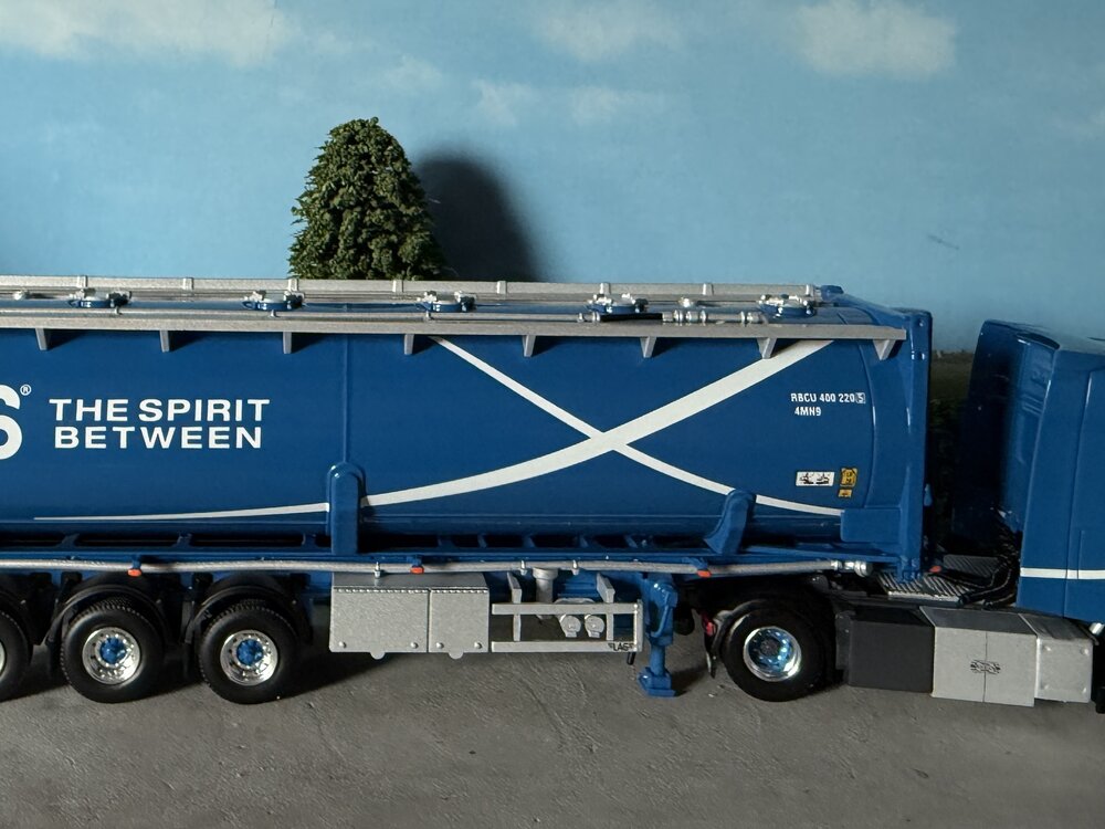 WSI WSI DAF XG 4x2 with 3-axle 40ft tipping bulk container trailer RB LOGISTICS