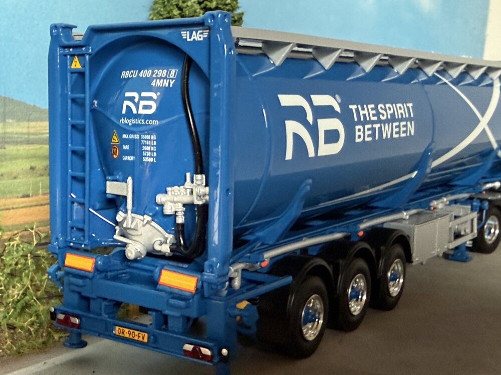 WSI WSI DAF XG 4x2 with 3-axle 40ft tipping bulk container trailer RB LOGISTICS