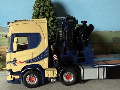 WSI WSI Scania R Highline riged flatbed truck 8x4 with fassi 1100 + jib AUTAA