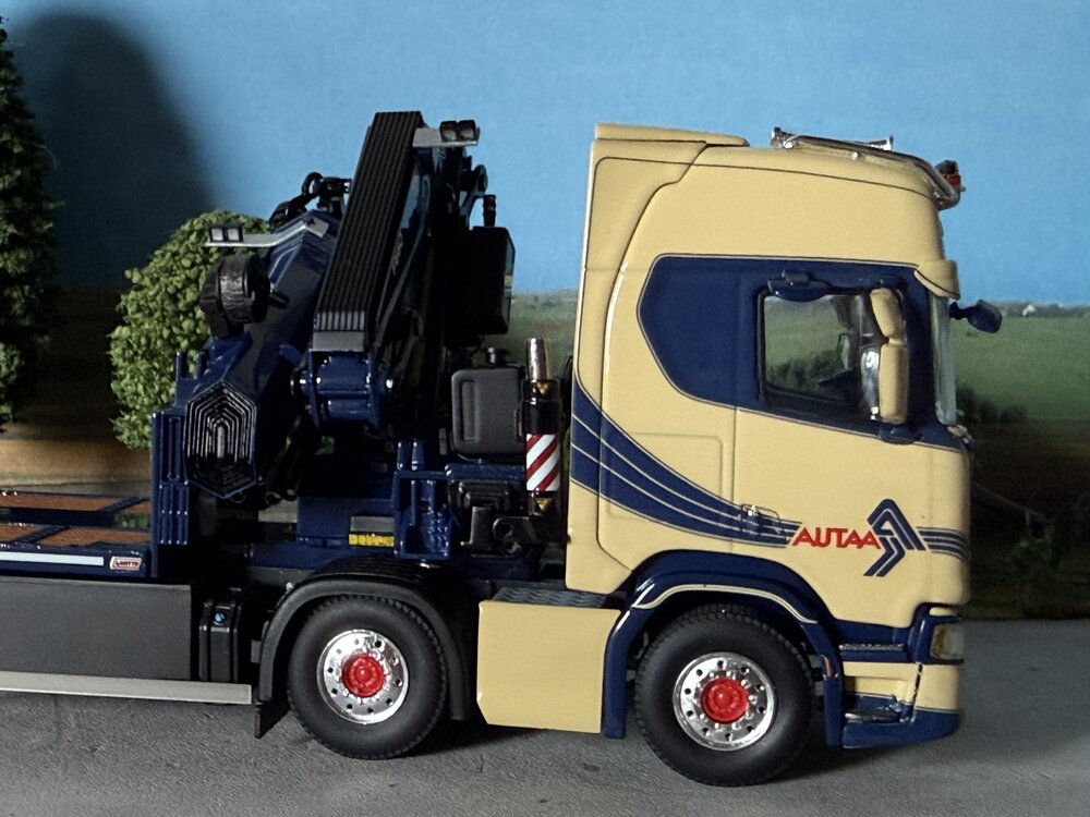 WSI WSI Scania R Highline riged flatbed truck 8x4 with fassi 1100 + jib AUTAA