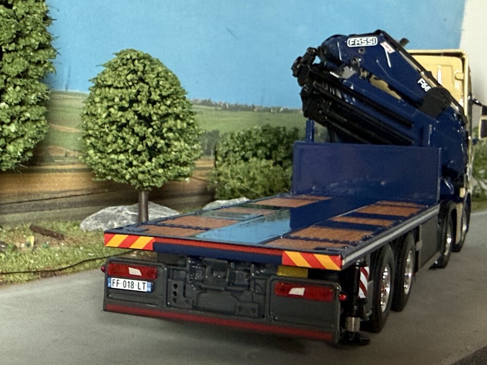 WSI WSI Scania R Highline riged flatbed truck 8x4 with fassi 1100 + jib AUTAA