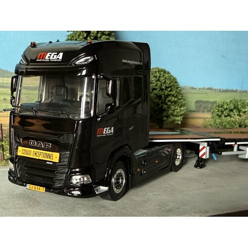 WSI WSI DAF XG+ 4X2 with 3-axle flatbed mega trailer MEGA TRANSPORT