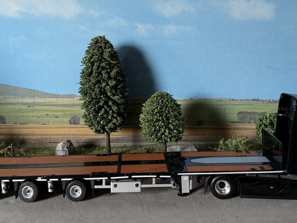 WSI WSI DAF XG+ 4X2 with 3-axle flatbed mega trailer MEGA TRANSPORT