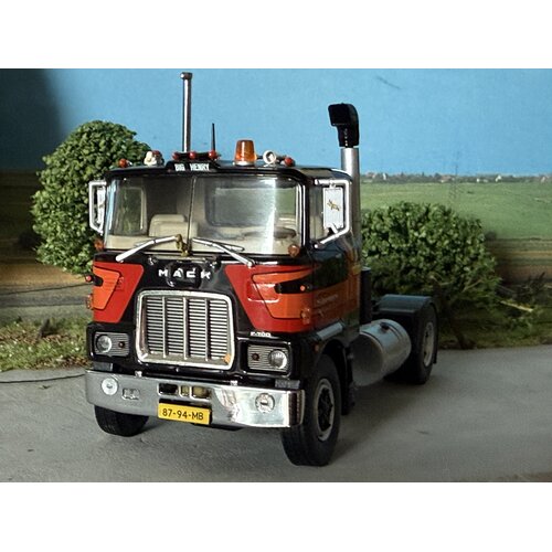 Tekno Tekno Mack F700 4x2 HENK WIJNGAARD