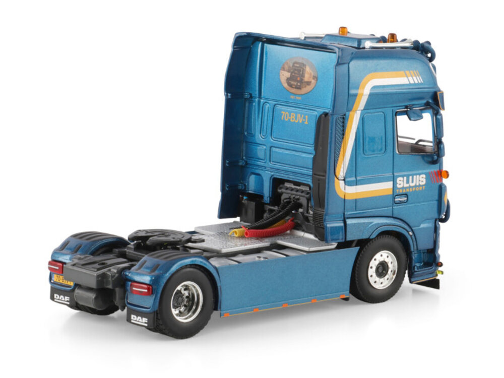 WSI WSI DAF XF Super Space Cab 4x2 SLUIS TRANSPORT