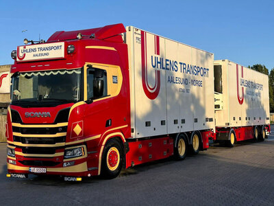 WSI WSI Scania R Highline riged reefer truck 6x2 with 3-axle reefer trailer UHLENS