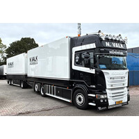 WSI Scania Streamline Topline riged koel wagen met 3-assige koeltrailer NICK VALK