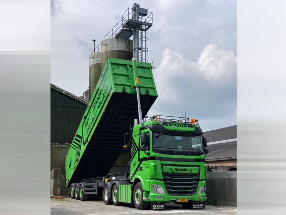 WSI WSI DAF XF Space Cab 6x2  3-axle tipper volume trailer KIEVIT TRANSPORT B.V.