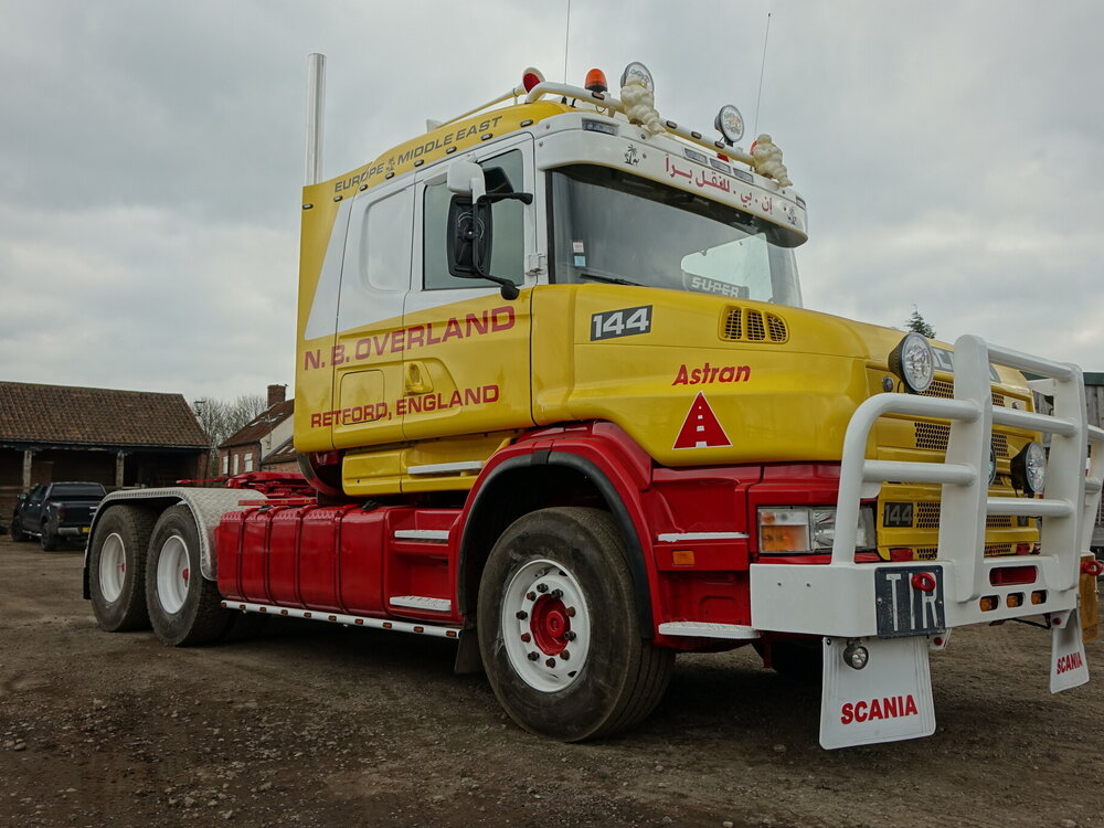 Tekno Tekno Scania 4-serie Torpedo with 3-axle lowloader OVERLAND