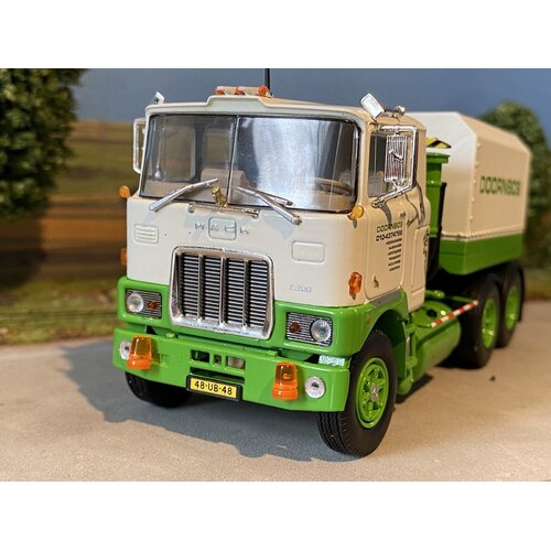 Tekno Tekno Mack F700 rigid truck DOORNBOS