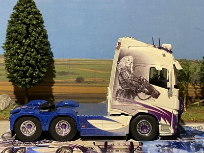 Tekno Tekno Volvo FH04 Globetrotter XL KINGHS TRANSPORT