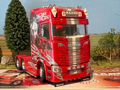 Tekno Tekno Scania Next Gen S-serie Highline 6x2 GRAARUD "The Quick and the dead"