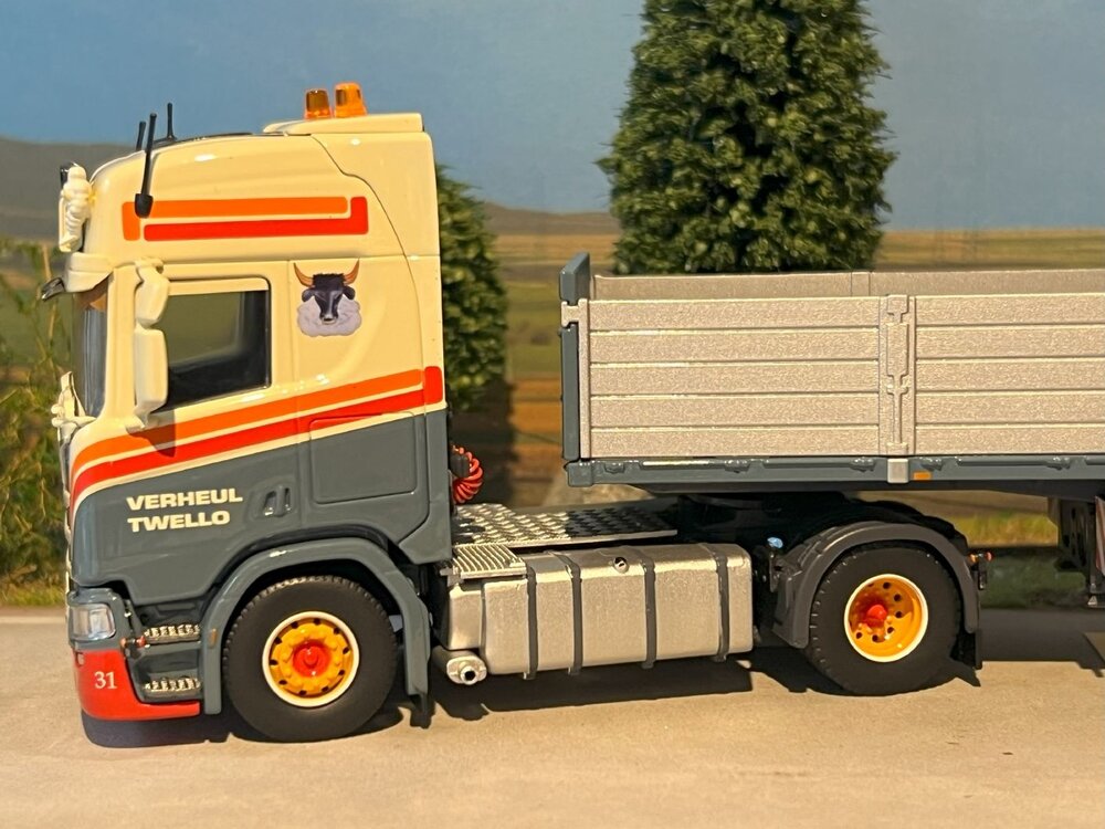 Tekno Tekno Scania Next Gen R-serie Highline with 4-axle brick trailer VERHEUL