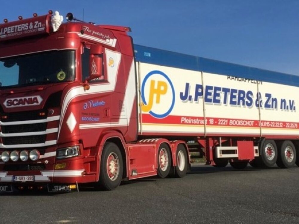 Tekno Tekno Scania Next Gen S580 with Van der Peet potatotrailer incl. load PEETERS
