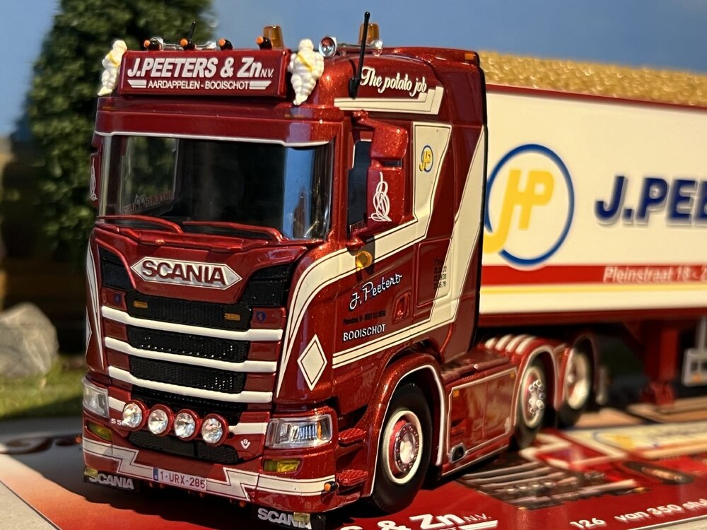 Tekno Tekno Scania Next Gen S580 with Van der Peet potatotrailer incl. load PEETERS