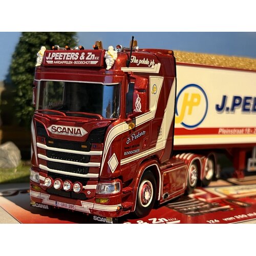 Tekno Tekno Scania Next Gen S580 with Van der Peet potatotrailer incl. load PEETERS
