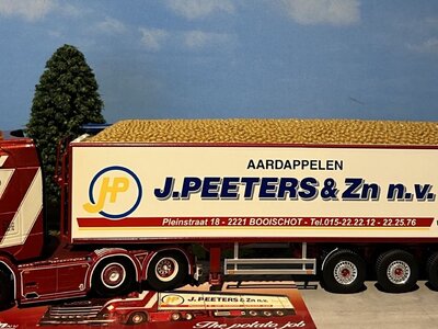 Tekno Tekno Scania Next Gen S580 with Van der Peet potatotrailer incl. load PEETERS