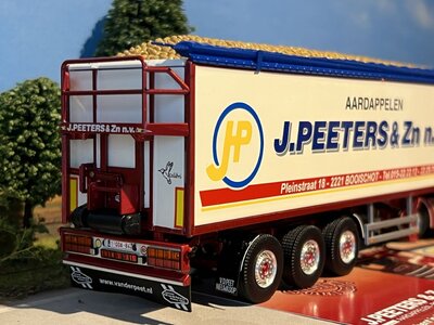 Tekno Tekno Scania Next Gen S580 with Van der Peet potatotrailer incl. load PEETERS