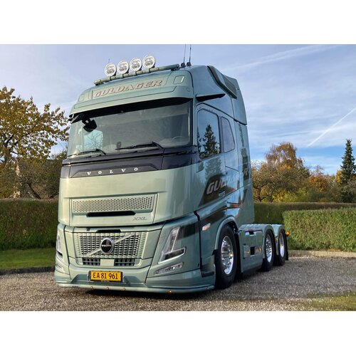 Tekno Tekno Volvo FH Aero XXL 6x2 voorloper GULDAGER
