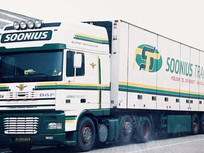 Tekno Tekno DAF 95XF Super Space Cab 6x2 met 3-assige koelopegger SOONIUS