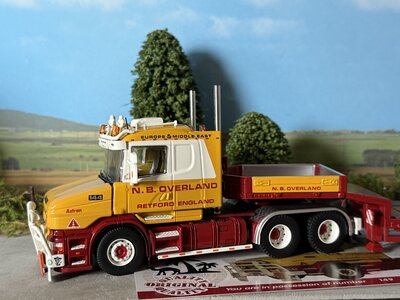 Tekno Tekno Scania 4-serie Torpedo met 3-assige semi dieplader OVERLAND