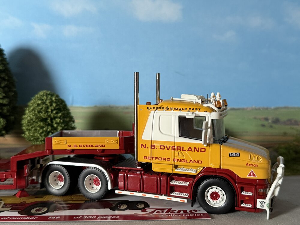 Tekno Tekno Scania 4-serie Torpedo with 3-axle lowloader OVERLAND