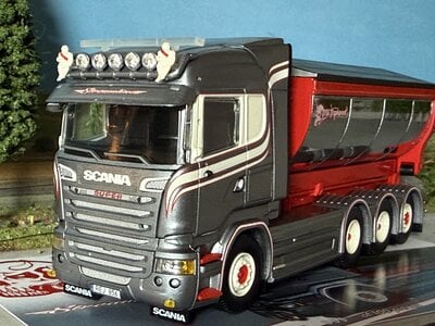 Tekno Tekno Scania R Highline met haakarm+ container THIZ