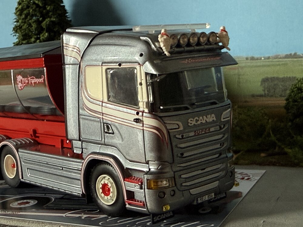 Tekno Tekno Scania R Highline met haakarm+ container THIZ