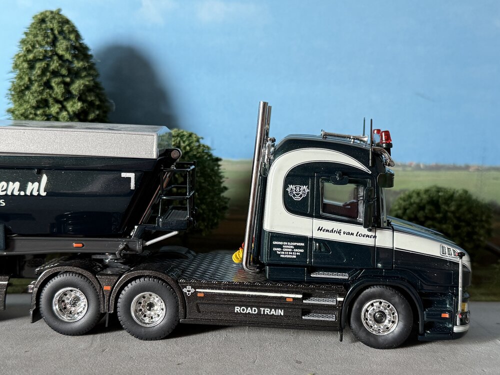 Tekno Tekno Scania Torpedo Highline with 3-axle tipper trailer HENRIK VAN LOENEN