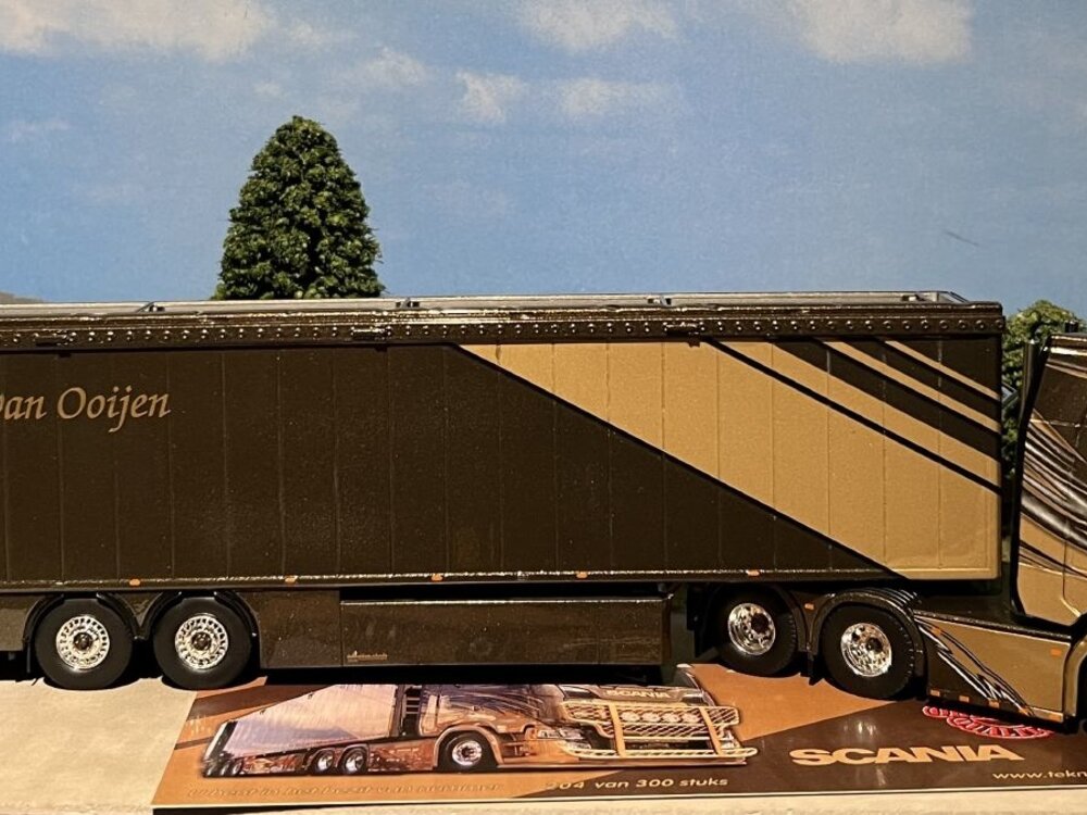 Tekno Tekno Scania Next Gen S650 6x2 sleepas met Walking floor oplegger EVERT VAN OOIJEN