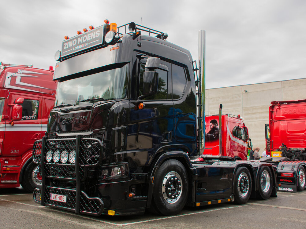 Tekno Tekno Scania NGR truck with 3-axle containerchassis ZINO MOENS