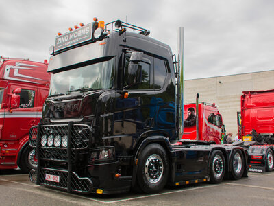 Tekno Tekno Scania NGR trekker met 3-assig containerchassis + container ZINO MOENS