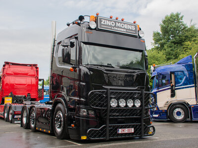 Tekno Tekno Scania NGR trekker met 3-assig containerchassis + container ZINO MOENS