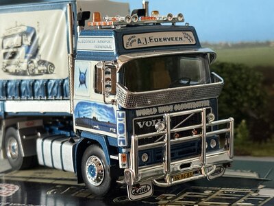 Tekno Tekno Volvo F12 Globetrotter 4x2 met 3-as klassieke huifoplegger EDERVEEN