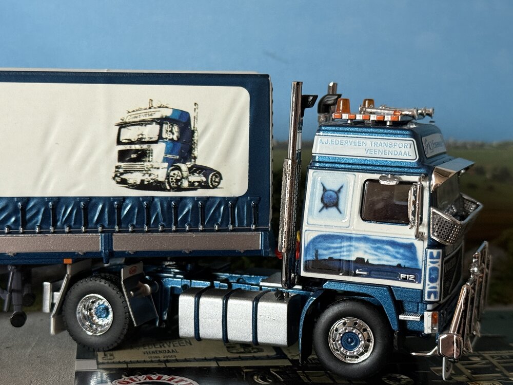Tekno Tekno Volvo F12 Globetrotter 4x2 met 3-as klassieke huifoplegger EDERVEEN